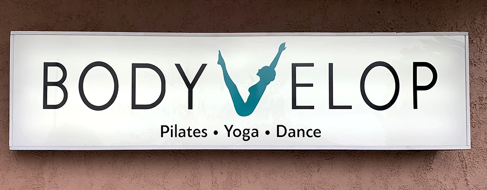 Bodyvelop επιγραφή